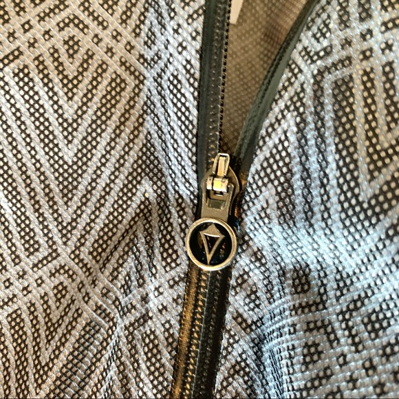 Iviva Lululemon hooded full zip jacket - Picture 5 of 6